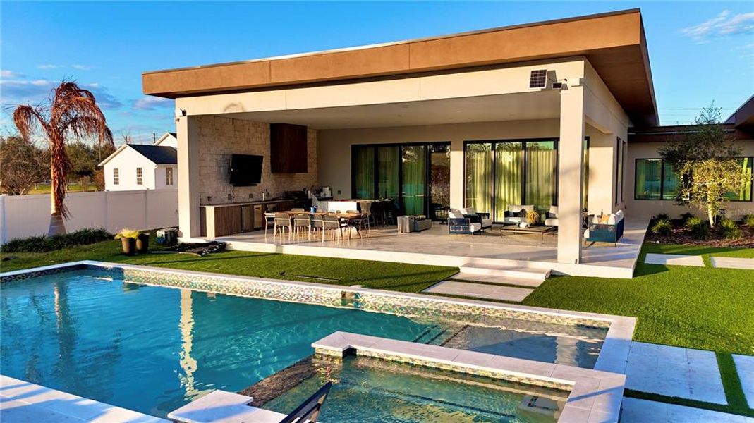 Exterior details and patio area of a home in , Windermere (Image 3).