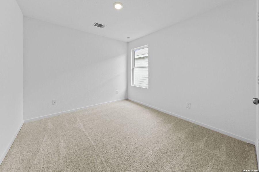 Spacious, unfurnished interior of a new home in Spring Grove, St. Hedwig (Image 20).