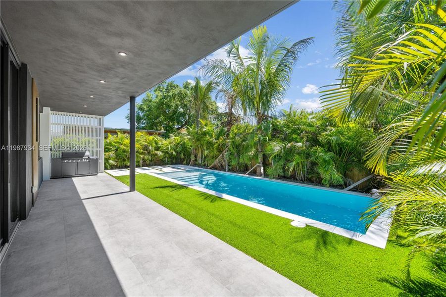 Exterior details and patio area of a home in , Miami (Image 21).