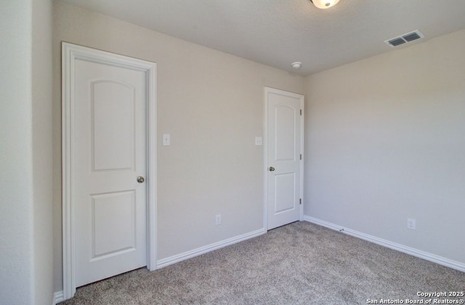 Spacious, unfurnished interior of a new home in Casinas at Gruene, New Braunfels (Image 11).