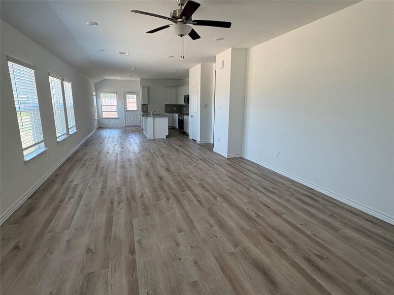 Spacious, unfurnished interior of a new home in , Conroe (Image 4).