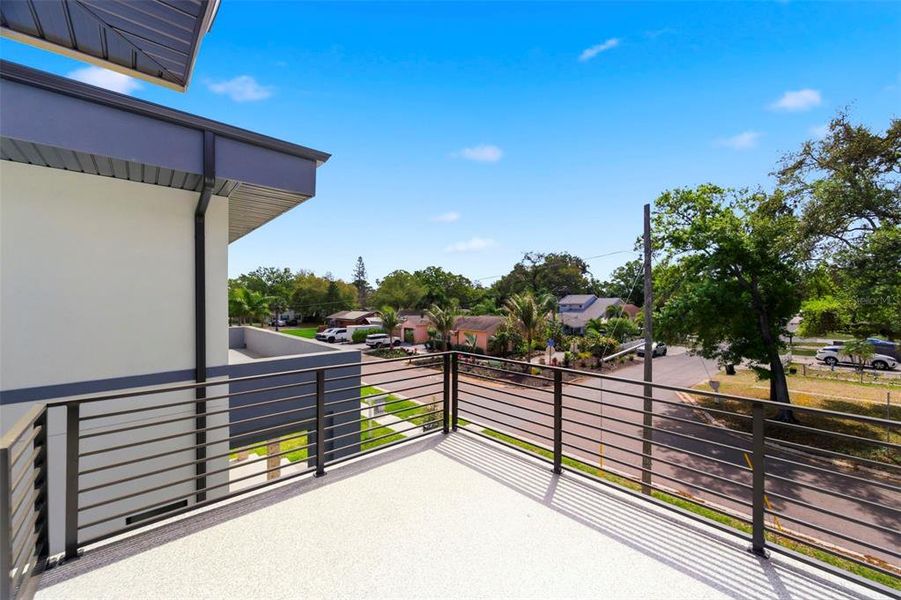 Exterior details and patio area of a home in , St. Petersburg (Image 30).