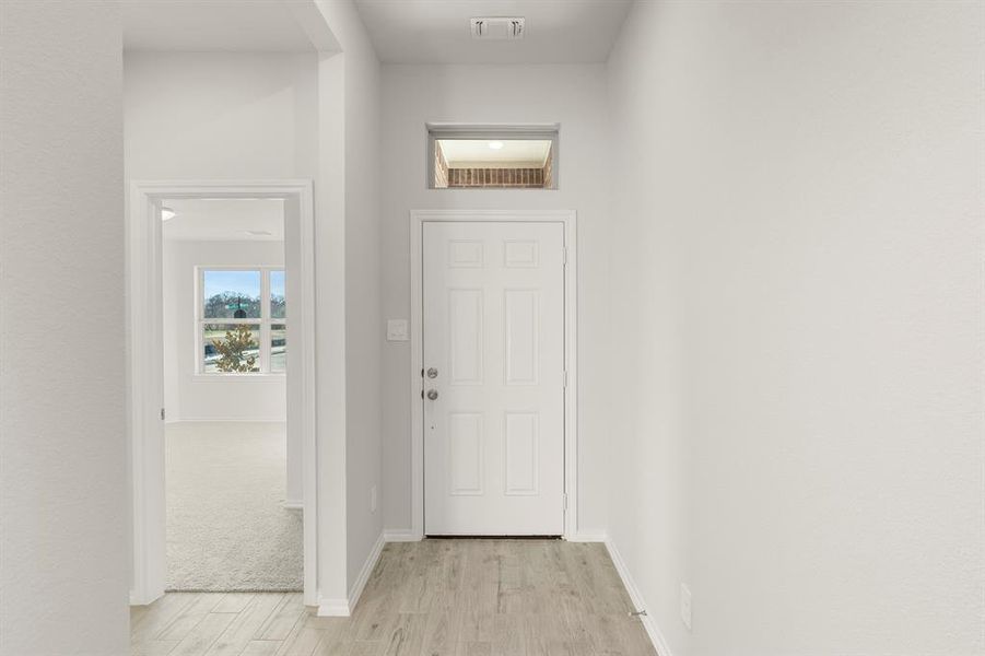 03. 7704 Kingfisher - Entry