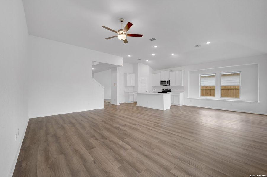 Spacious, unfurnished interior of a new home in Greenspoint Heights, Seguin (Image 45).