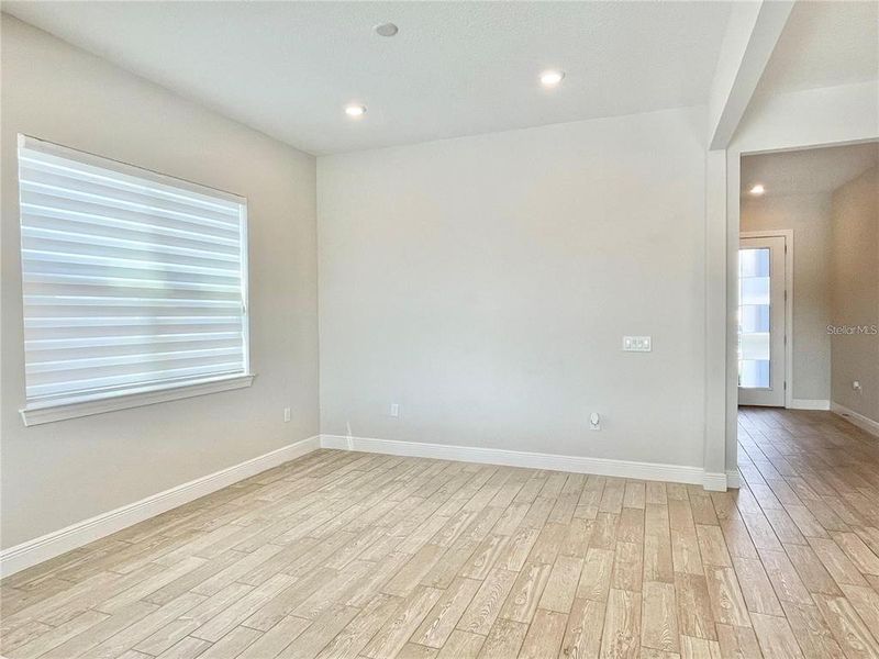 Spacious, unfurnished interior of a new home in Parkview Reserve, Orlando (Image 23).