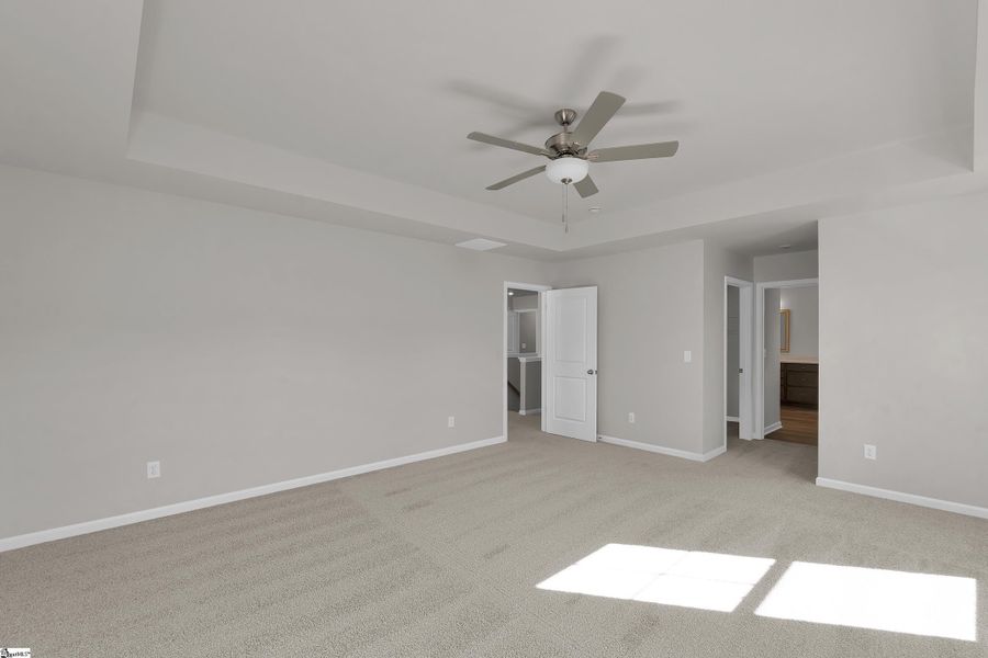 Spacious, unfurnished interior of a new home in Lynbrook, Boiling Springs (Image 27).