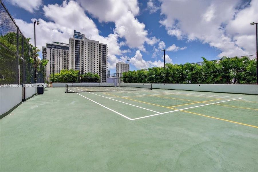 Community amenities in , Miami (Image 30).