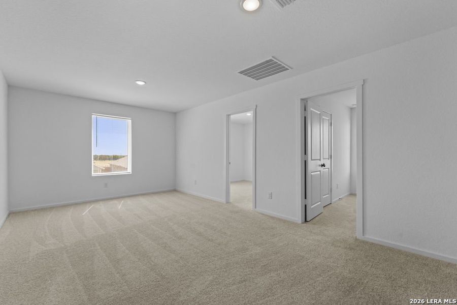 Spacious, unfurnished interior of a new home in Friendship Oaks, Fredericksburg (Image 14). Spacious, unfurnished interior of a new home in Friendship Oaks, Fredericksburg (Image 14).