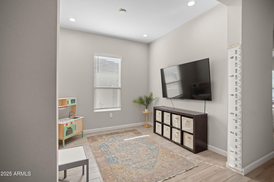 Den/ Office Den/ Office