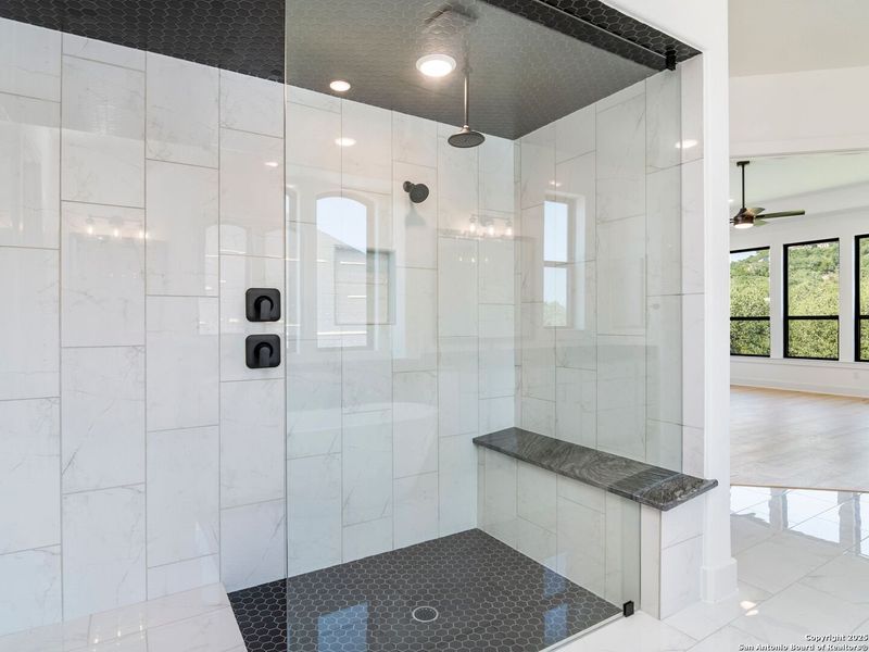 Image 43 of a home in Verandas at the Rim.