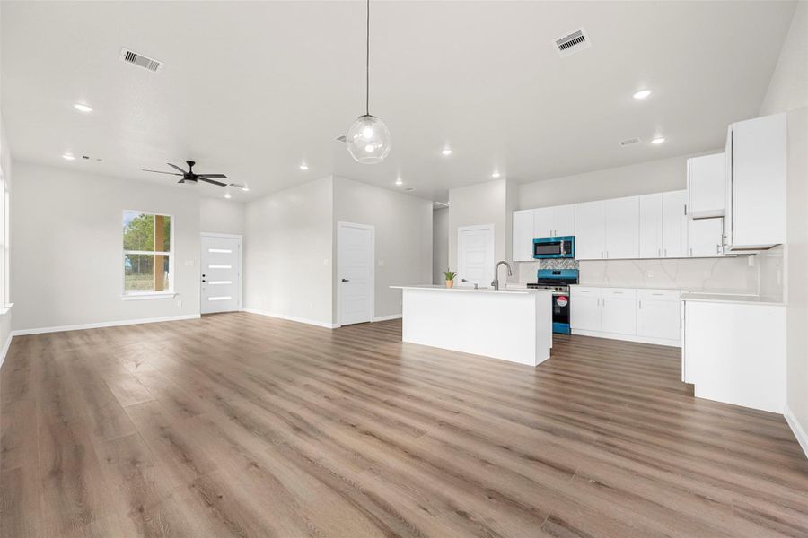 Spacious, unfurnished interior of a new home in , Cleveland (Image 15).