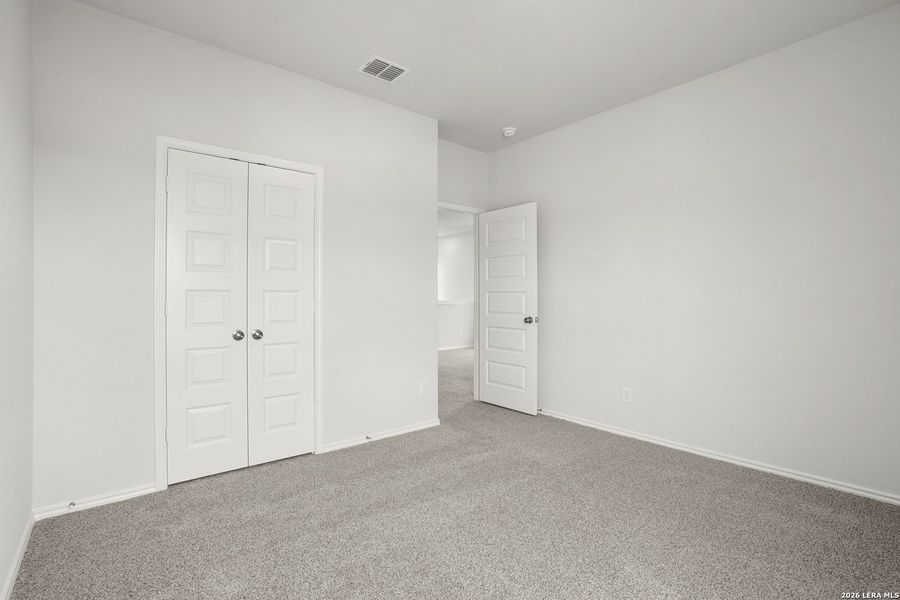 Spacious, unfurnished interior of a new home in Blue Ridge Ranch, San Antonio (Image 15).