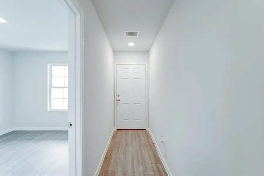 Spacious, unfurnished interior of a new home in Tolar Oaks, Tolar (Image 10). Spacious, unfurnished interior of a new home in Tolar Oaks, Tolar (Image 10).