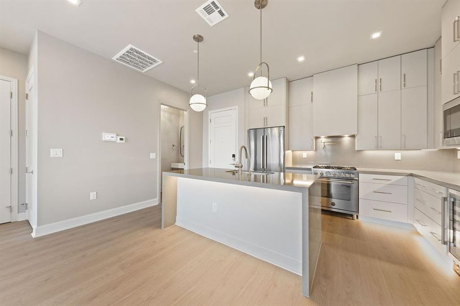 Furnished interior view inside a new home in , Dallas (Image 10).