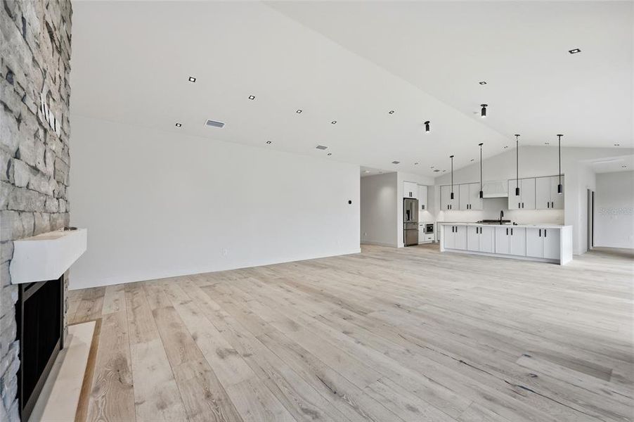 Spacious, unfurnished interior of a new home in , Gainesville (Image 17).