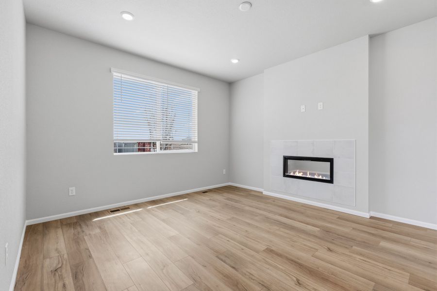Spacious, unfurnished interior of a new home in Windler, Aurora (Image 8).