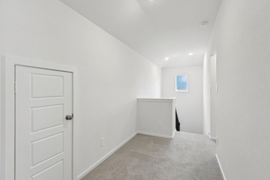 Spacious, unfurnished interior of a new home in Southwinds, Baytown (Image 31). Spacious, unfurnished interior of a new home in Southwinds, Baytown (Image 31).