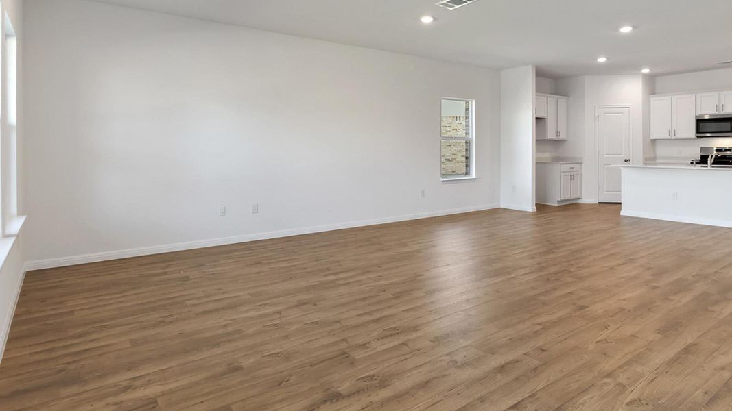Spacious, unfurnished interior of a new home in Bar W Ranch, Leander (Image 11).