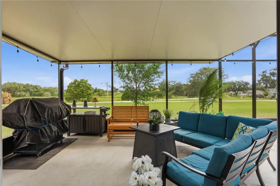 Exterior details and patio area of a home in , Haines City (Image 4).