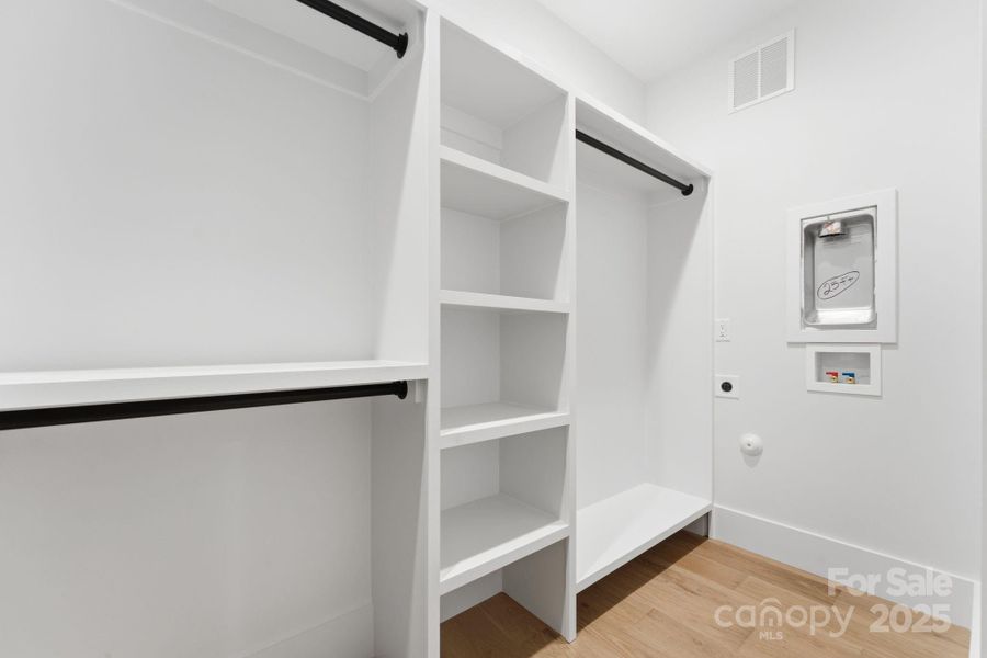 Image 47 of a home in .