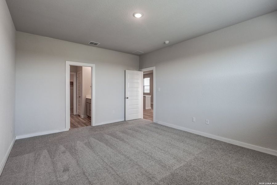 Spacious, unfurnished interior of a new home in Hacienda, San Antonio (Image 23). Spacious, unfurnished interior of a new home in Hacienda, San Antonio (Image 23).