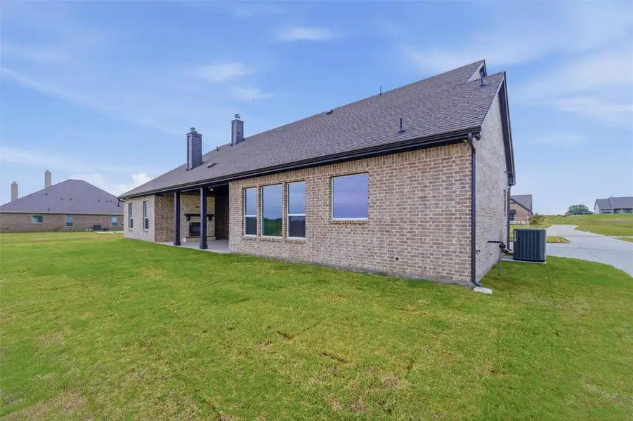 Exterior details and patio area of a home in Creekview Addition, Van Alstyne (Image 4).