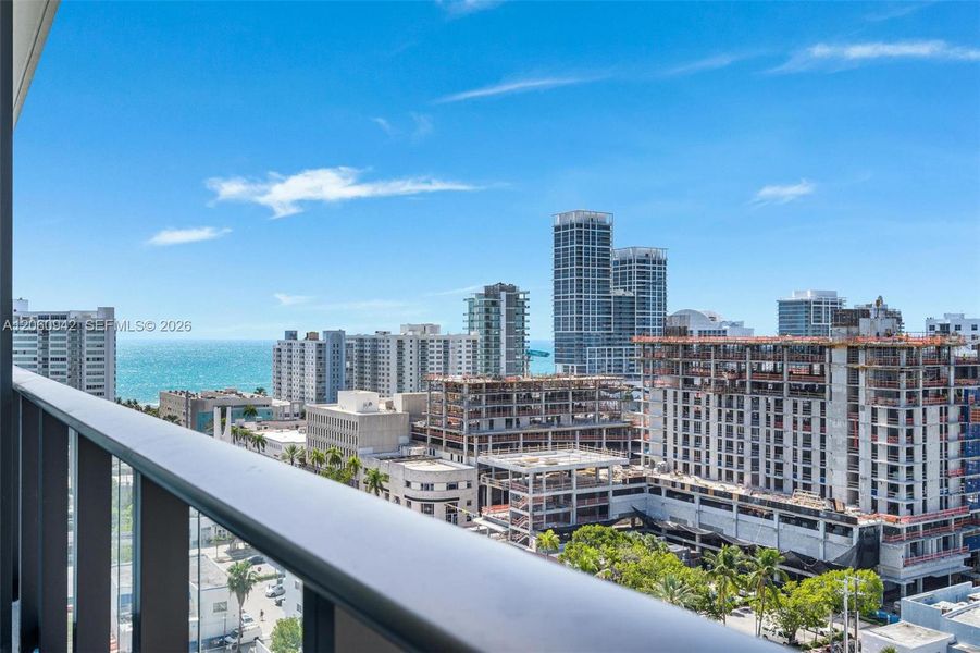 Condo located in Miami Beach, FL showcasing its design and architecture (Image 42).
