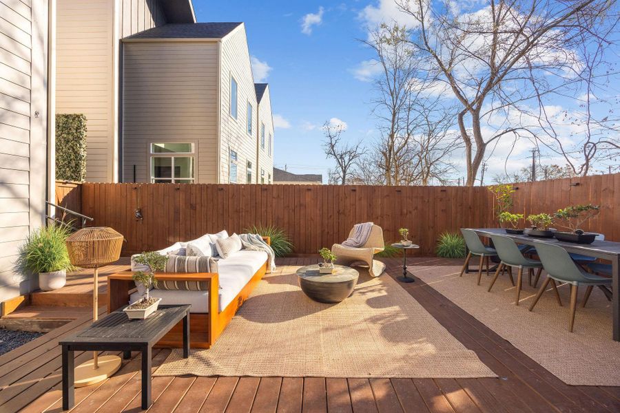 Great and spacious backyard. Great and spacious backyard.