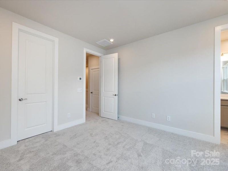 Spacious, unfurnished interior of a new home in Context at Oakhurst, Charlotte (Image 14).