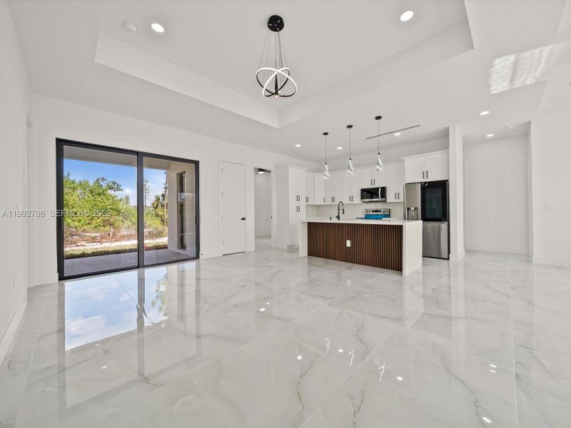 Spacious, unfurnished interior of a new home in , Lehigh Acres (Image 12).