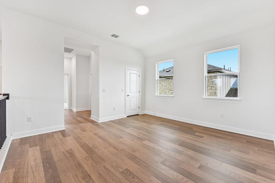 Spacious, unfurnished interior of a new home in Persimmon, Buda (Image 25). Spacious, unfurnished interior of a new home in Persimmon, Buda (Image 25).
