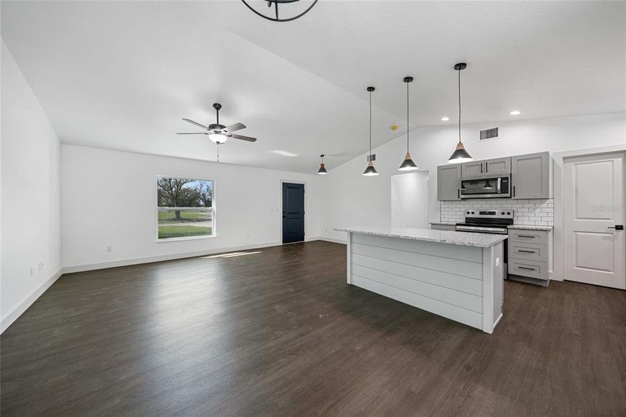 Spacious, unfurnished interior of a new home in , Arcadia (Image 12).