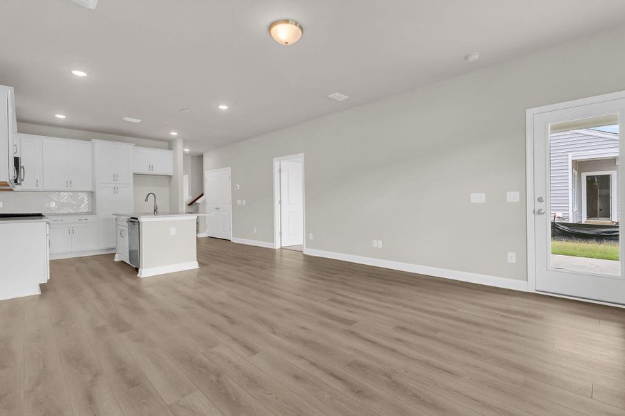 Spacious, unfurnished interior of a new home in , Summerville (Image 27).