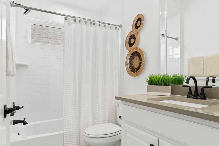 Furnished interior view inside a new home in Willow Grove, Melissa (Image 10).