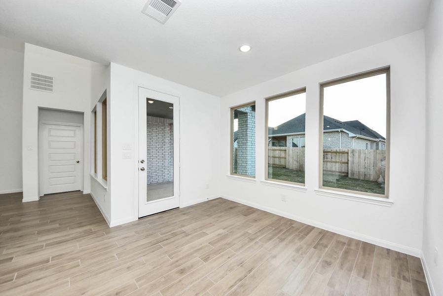 Spacious, unfurnished interior of a new home in Elyson, Katy (Image 27).