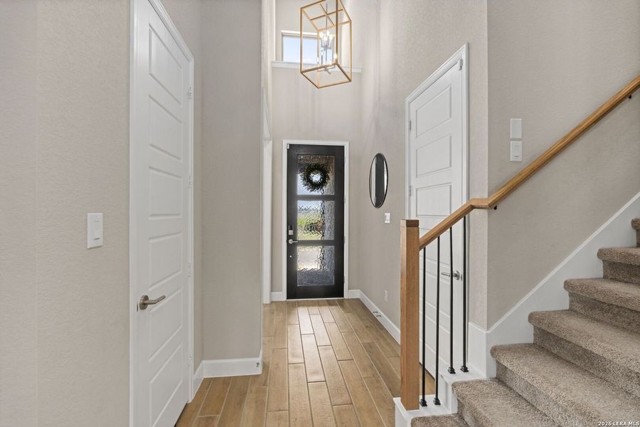 Spacious, unfurnished interior of a new home in Veramendi, New Braunfels (Image 21).