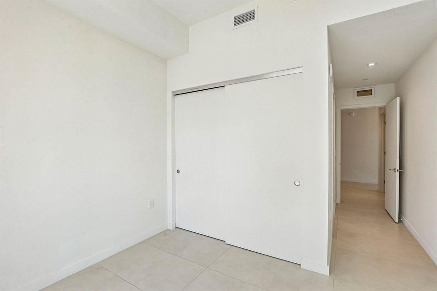 28-web-or-mls-Biscayne Blvd 201-S0409-02