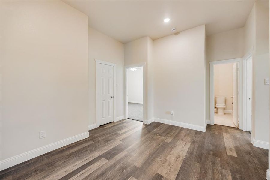 Spacious, unfurnished interior of a new home in , Corsicana (Image 23).