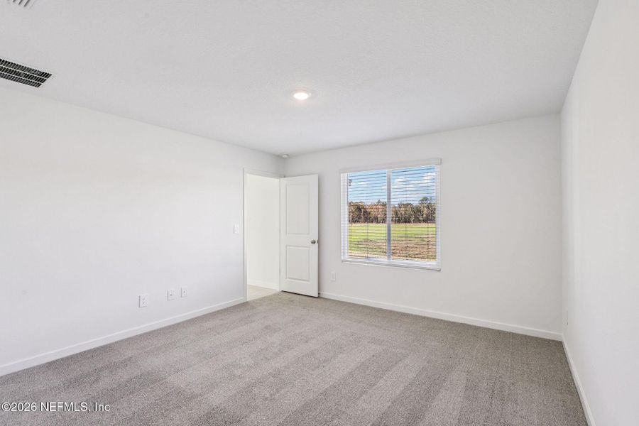 Spacious, unfurnished interior of a new home in Kings Preserve, Jacksonville (Image 22).