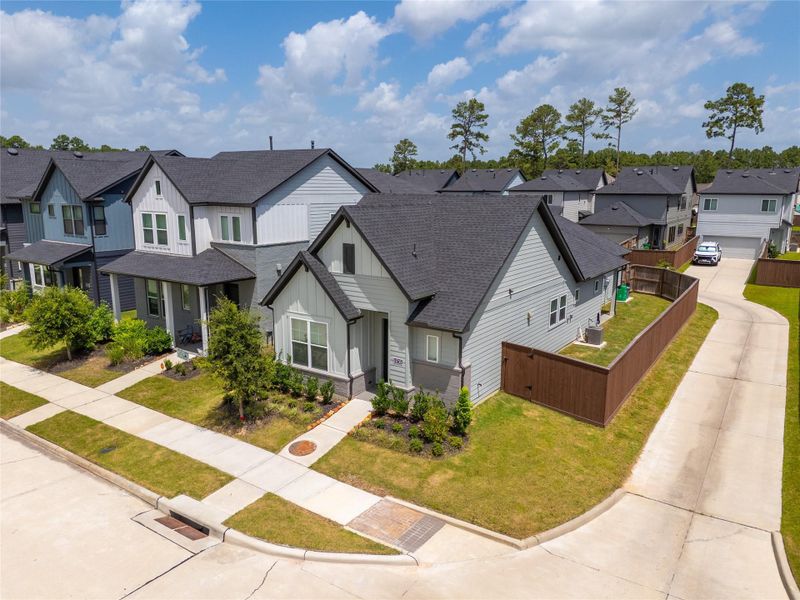 Image 33 of a home in The Groves 35'.