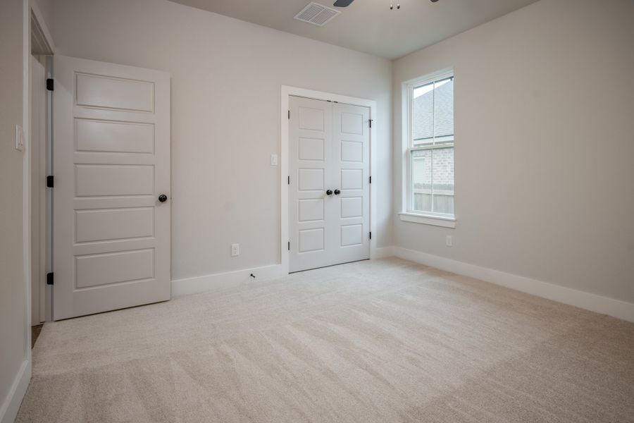 Spacious, unfurnished interior of a new home in Greenbrier, Bryan (Image 18).