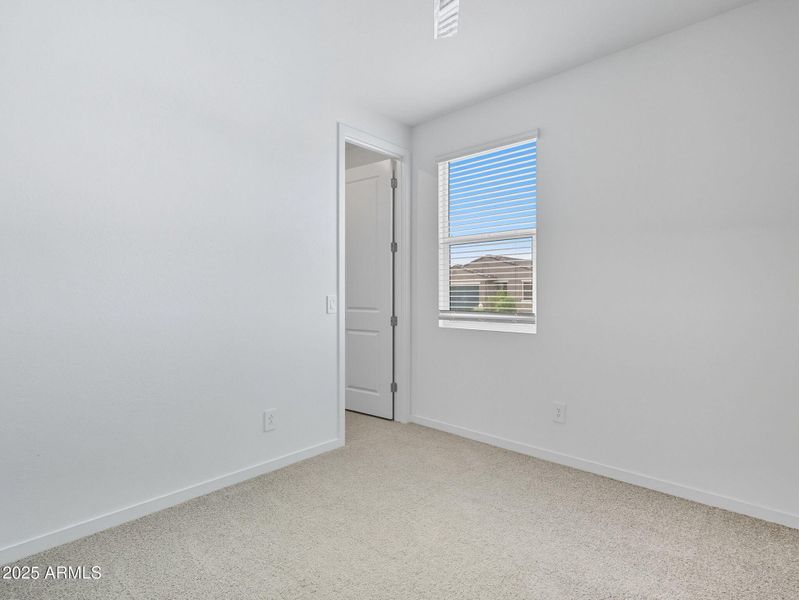 34-web-or-mls-Bee-34 34-web-or-mls-Bee-34