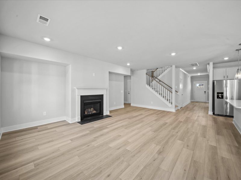 Spacious, unfurnished interior of a new home in Riverwood Farm, Piedmont (Image 14).