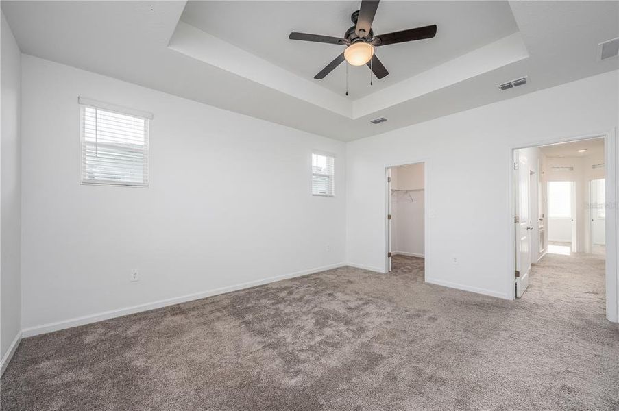 Spacious, unfurnished interior of a new home in , Davenport (Image 12).