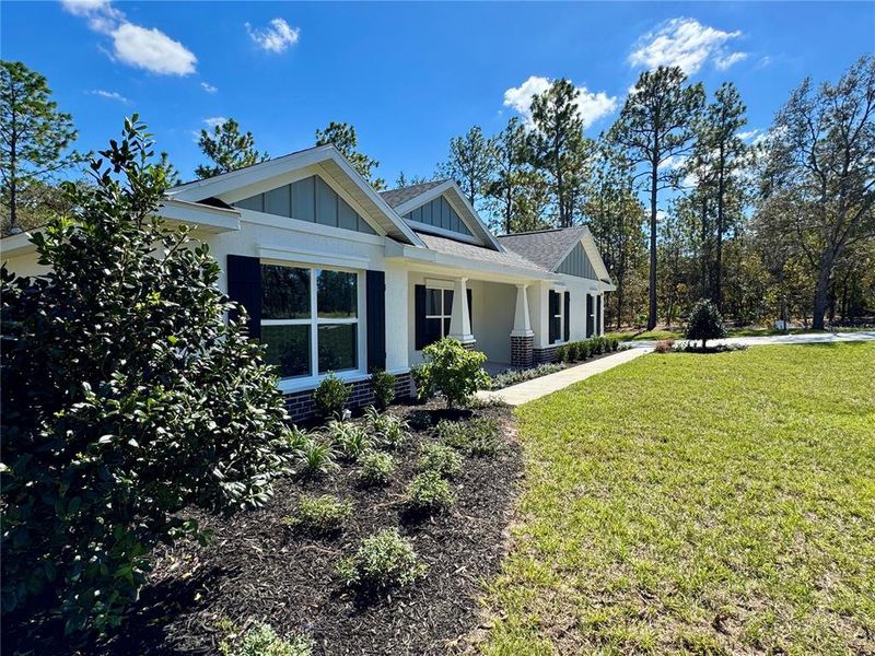 Exterior details and patio area of a home in , Dunnellon (Image 4). Exterior details and patio area of a home in , Dunnellon (Image 4).