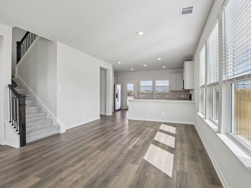 Spacious, unfurnished interior of a new home in Remington Ranch, San Antonio (Image 16).