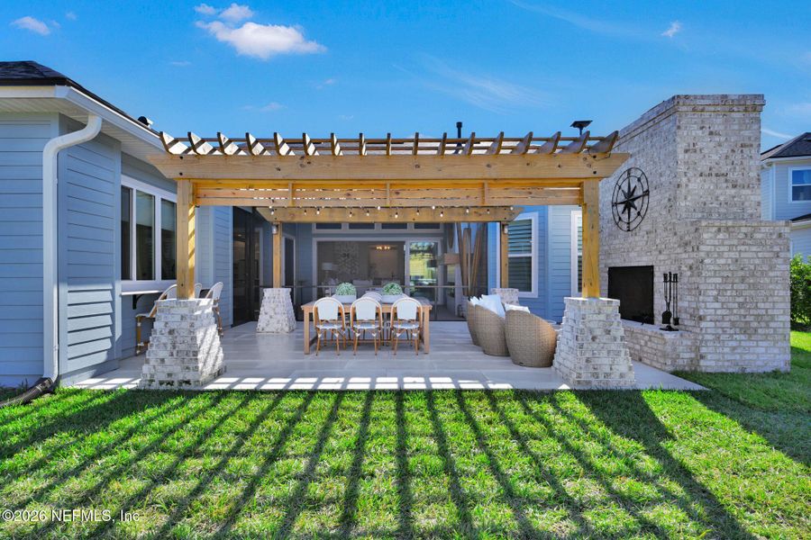 Exterior details and patio area of a home in Palmetto Cove, Ponte Vedra (Image 28).