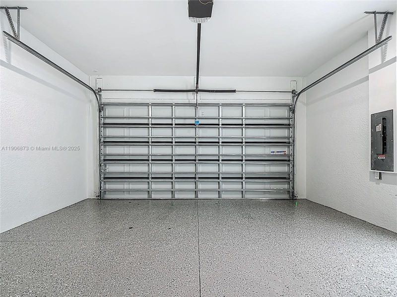 Spacious, unfurnished interior of a new home in , Lehigh Acres (Image 31).