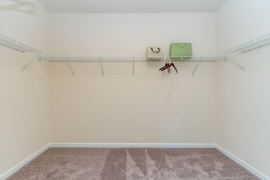 Spacious, unfurnished interior of a new home in The Oaks, Clarksville (Image 18).
