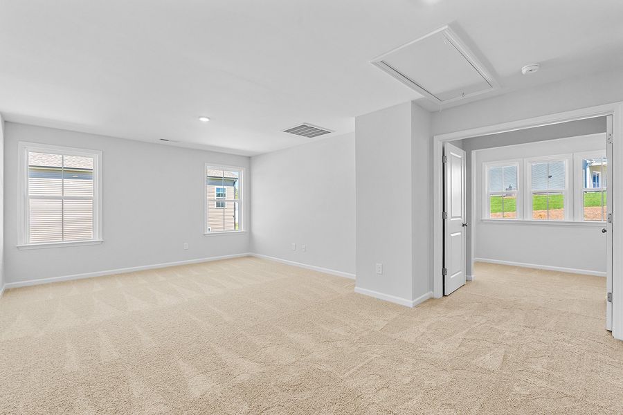 Spacious, unfurnished interior of a new home in Hanes Lake, Winston-Salem (Image 28).